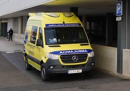 Una ambulancia, en el Hospital de Urgencias.