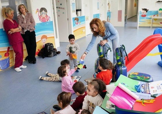 Presentación del programa «Maletas viajeras» en la Escuela Infantil Municipal de Pizarrales.