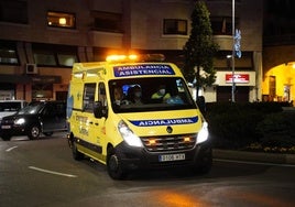 Una ambulancia circula por Salamanca.