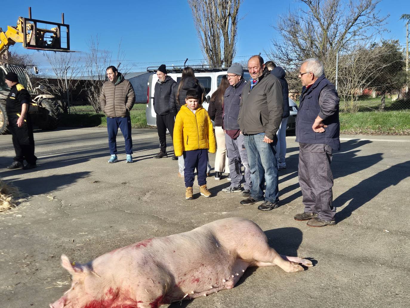 Animado encuentro intergeneracional en torno a la fiesta de la matanza en Rágama