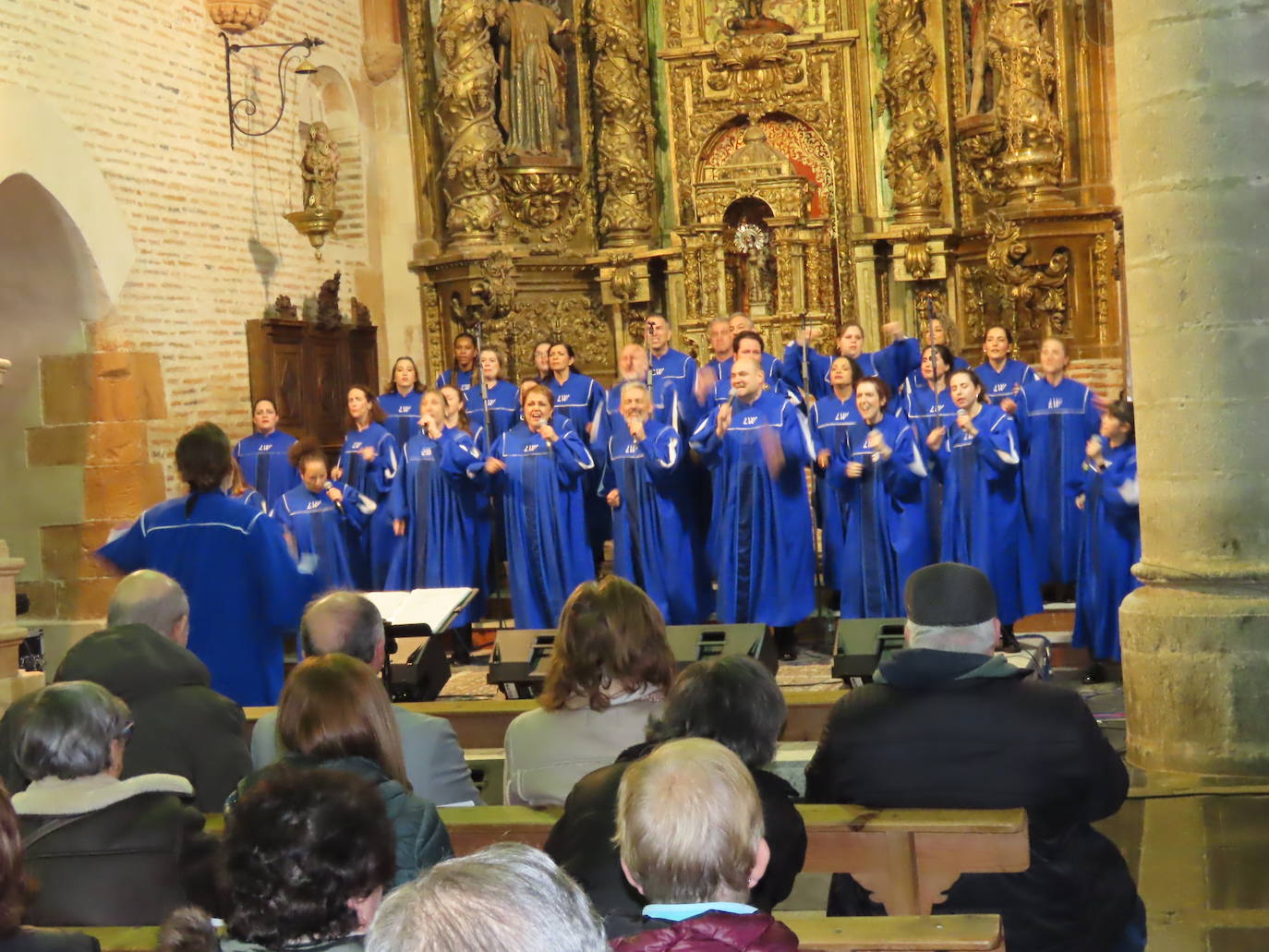 La iglesia de Zorita de la Frontera se llena con la música gospel