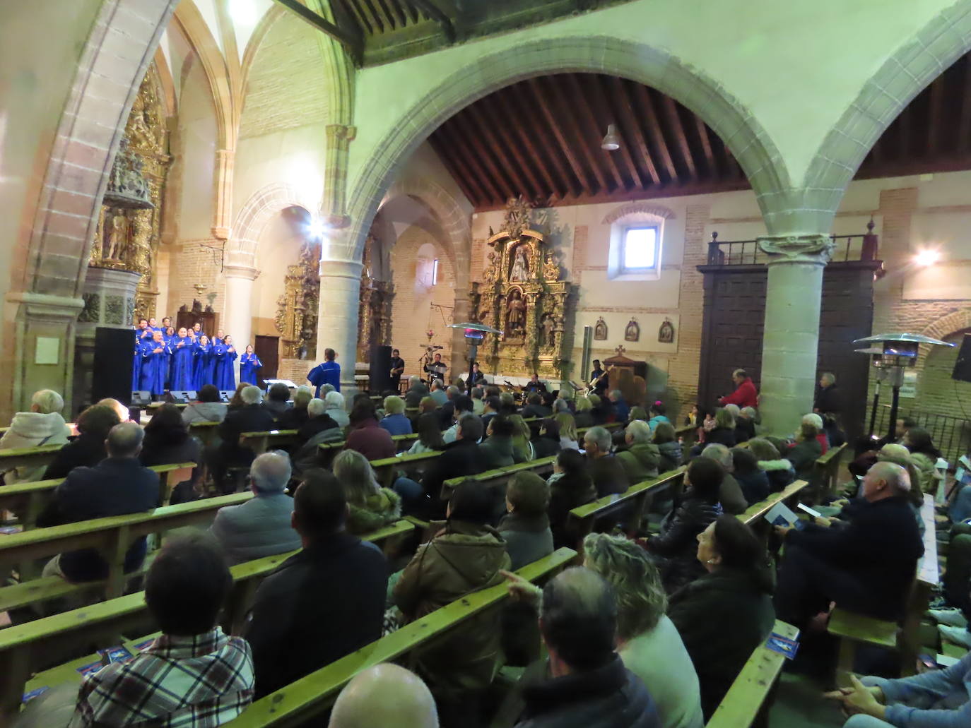 La iglesia de Zorita de la Frontera se llena con la música gospel