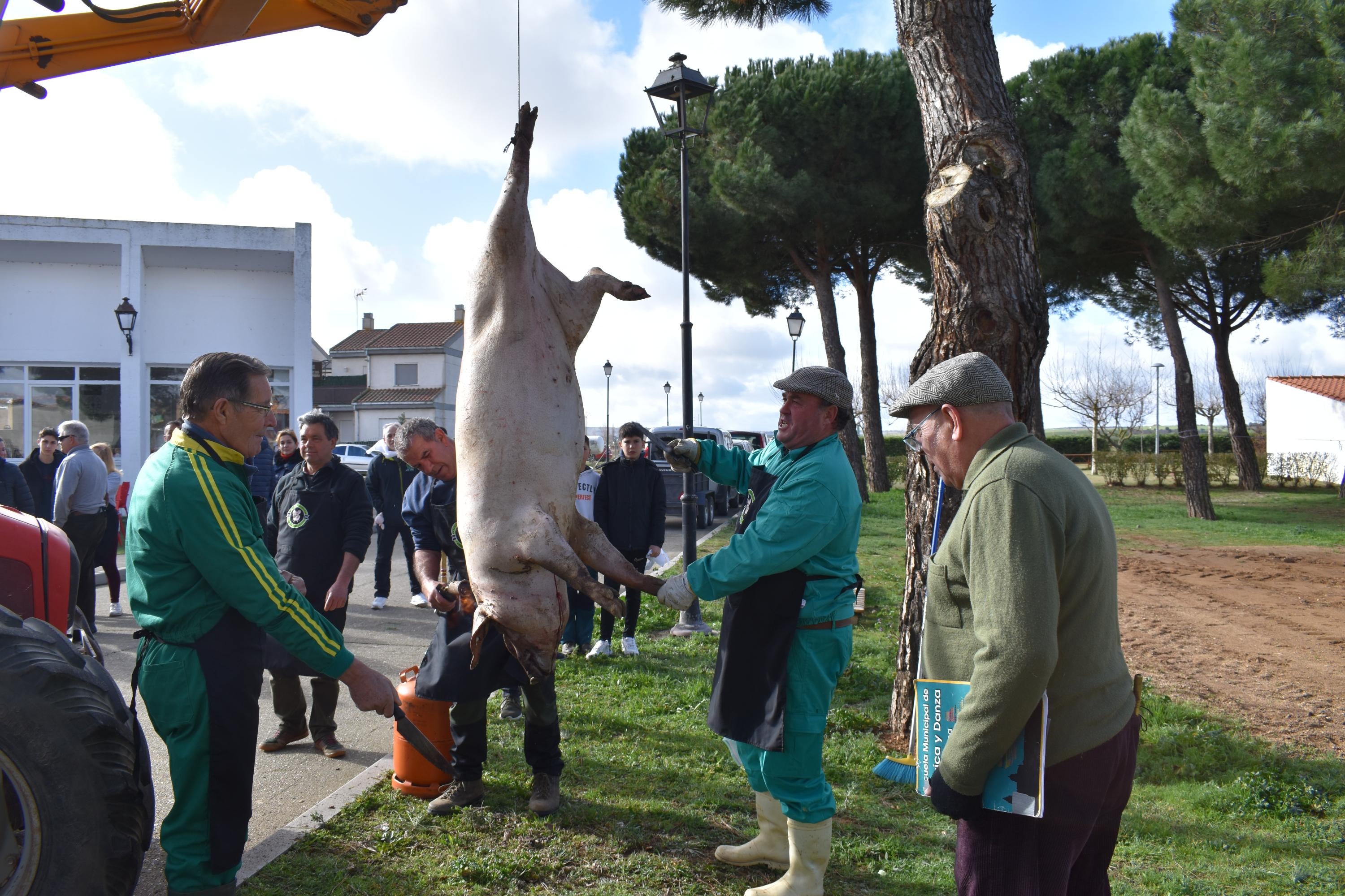 Fiesta de estreno en torno al cerdo en Nuevo Francos con más de 300 comensales