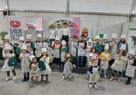 Niños participantes en un de los talleres celebrados en la feria