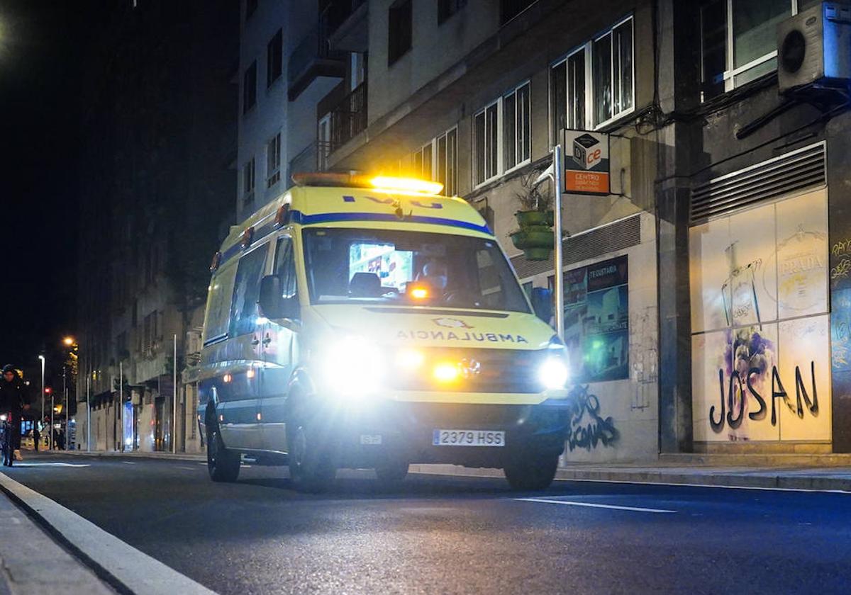 Ambulancia del Sacyl en una intervención nocturna.