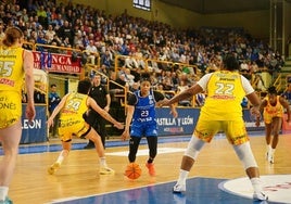 Arica Carter, ante el UNI Girona, en la tarde de este sábado, 22 de febrero.