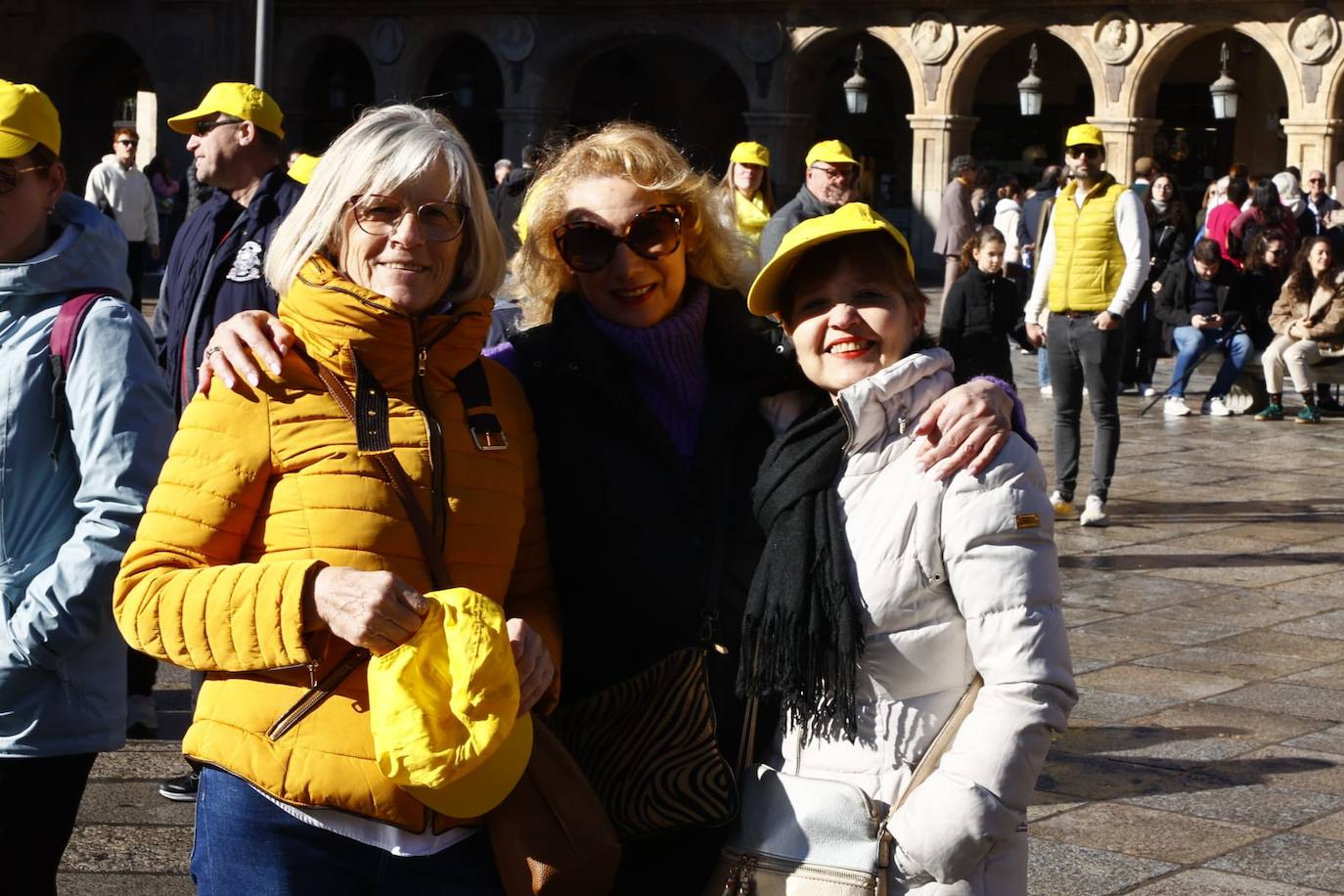 La marcha solidaria por las enfermedades raras &#039;tiñe&#039; de amarillo las calles de Salamanca