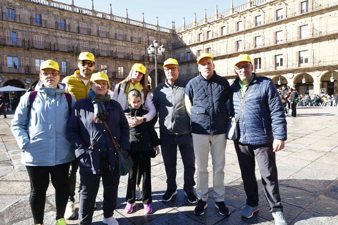 La marcha solidaria por las enfermedades raras &#039;tiñe&#039; de amarillo las calles de Salamanca