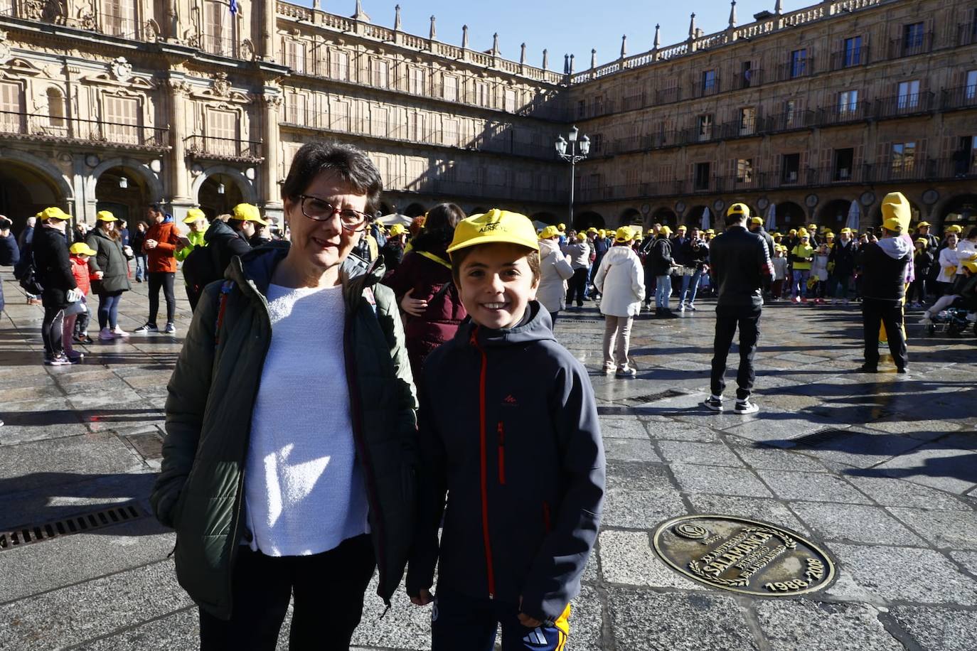 La marcha solidaria por las enfermedades raras &#039;tiñe&#039; de amarillo las calles de Salamanca