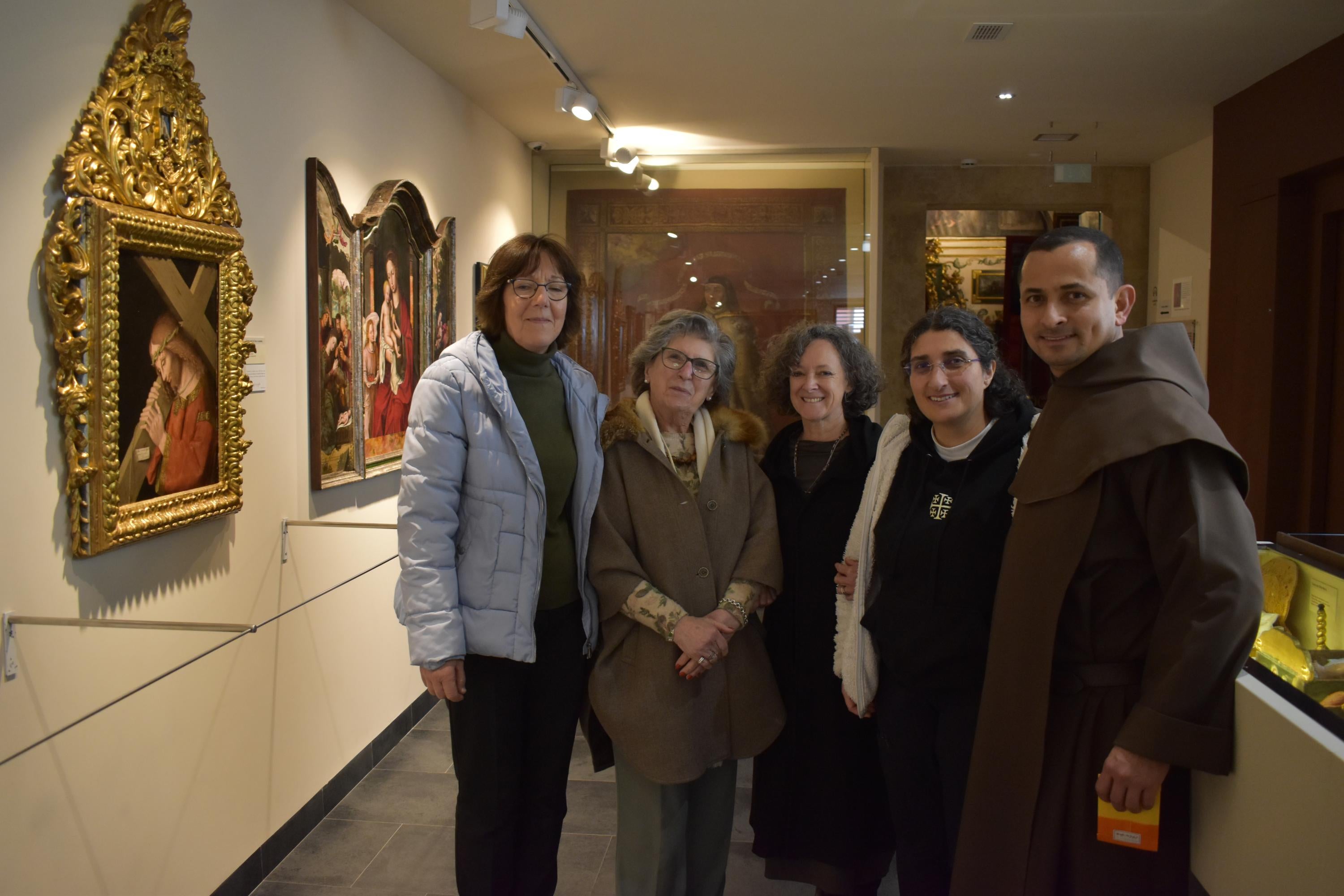 Alba de Tormes venera la urna de plata de Santa Teresa a la espera del cuerpo después de 111 años