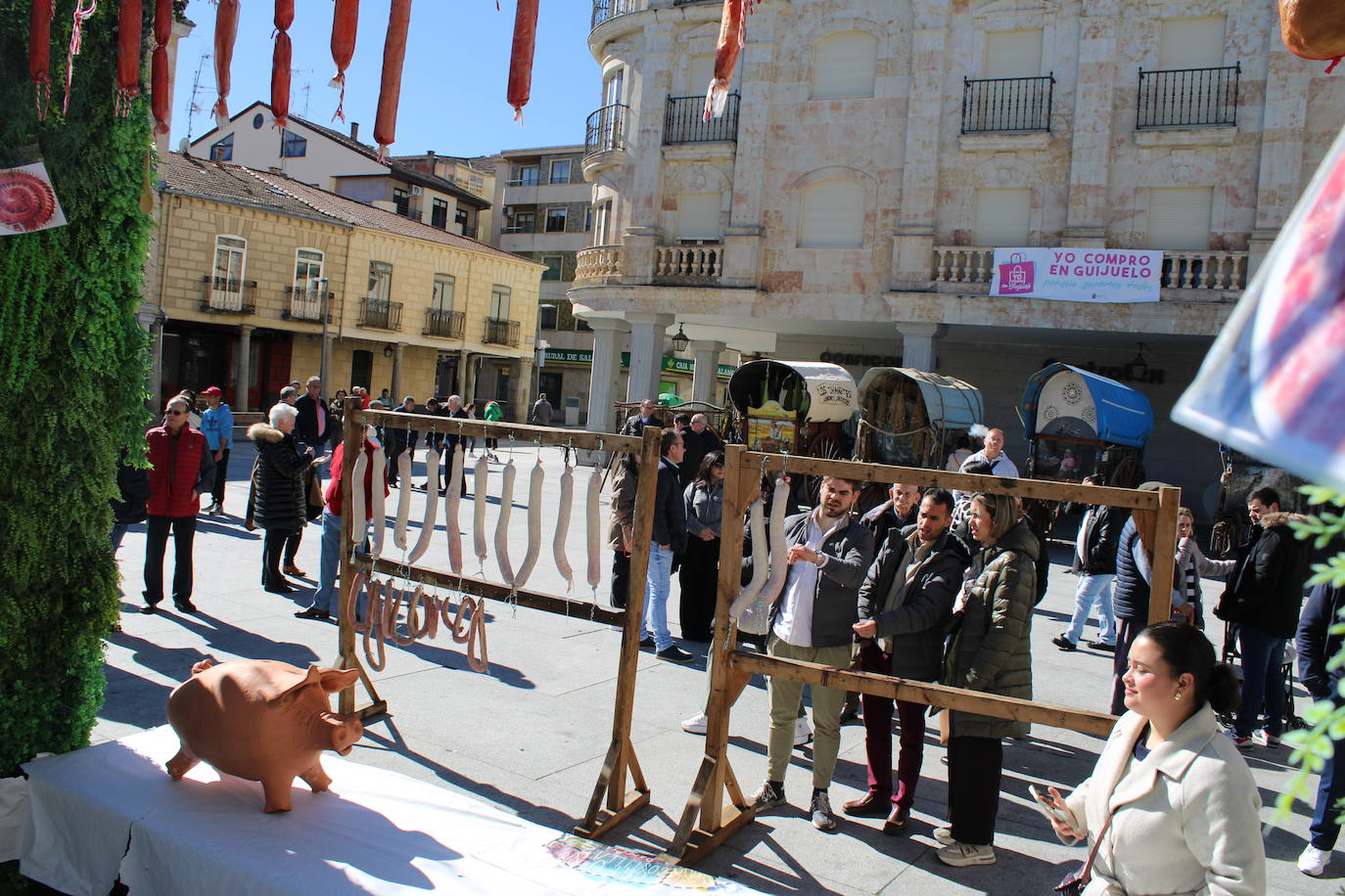 Guijuelo despide a lo grande su matanza típica