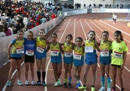 Un grupo de jóvenes atletas, en la Carlos Gil Pérez