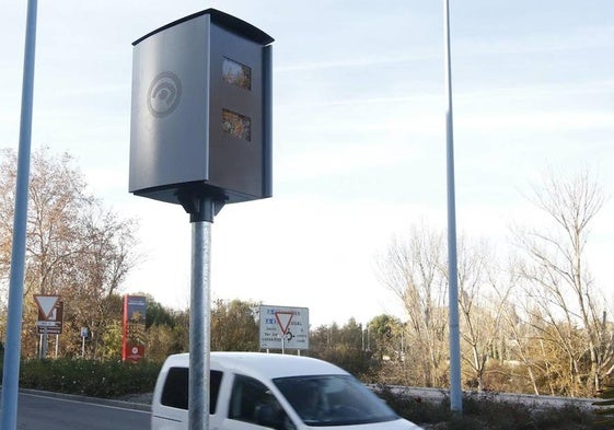 Radar en Vía Helmántica, acceso a la ciudad por la carretera de Madrid