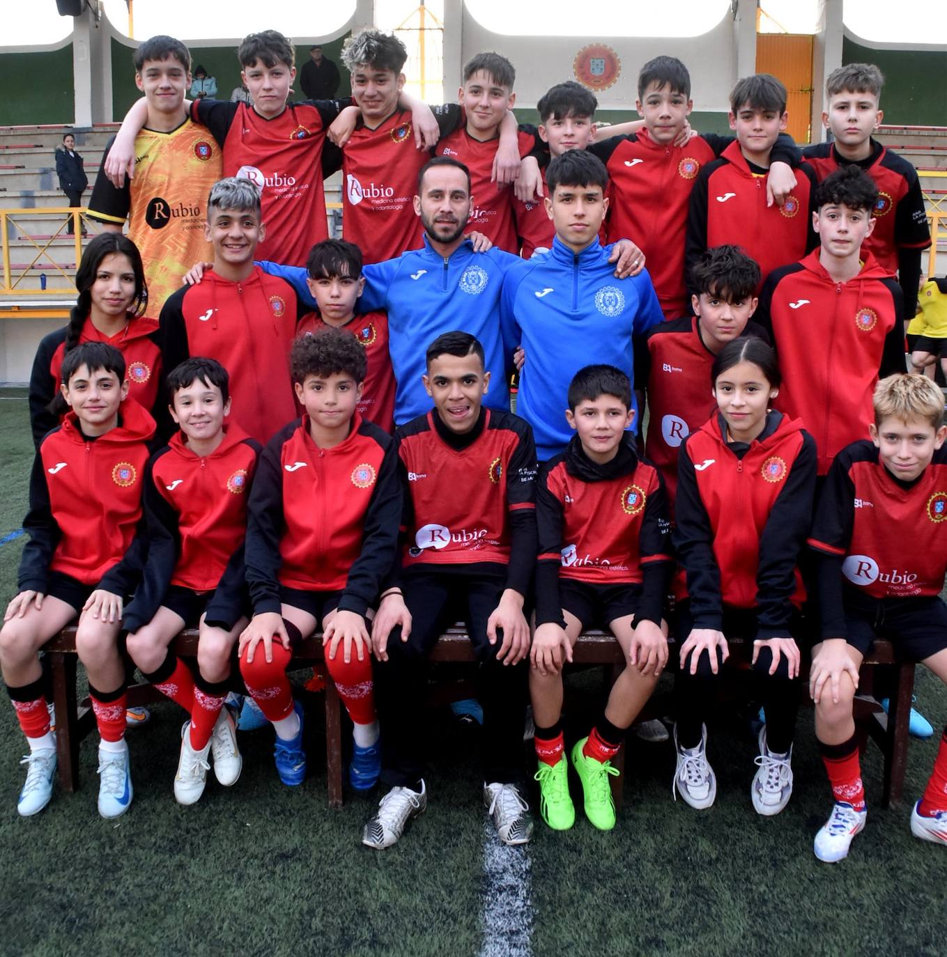 Arriba (de izquierda a derecha): Mario, David, Nahuel, Onofre, Darío, Aitor, Ismael e Izan. Medio (de izquierdo a derecha): Jaymar, Thayron, Flores, Álvaro (entrenador), Martín (entrenador), Lucas y José. Abajo (de izquierda a derecha): Asier, Hugo, Ángel, Rayane, Mario, Paulina e Iker.