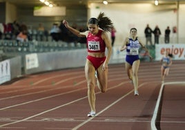 Carla Rodríguez, imponiéndose el pasado fin de semana en los 400 metros del Autonómico sub 20.