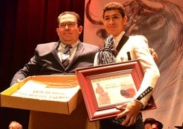 David Gutiérrez Rosco, recogiendo el premio de triunfador del Bolsín.