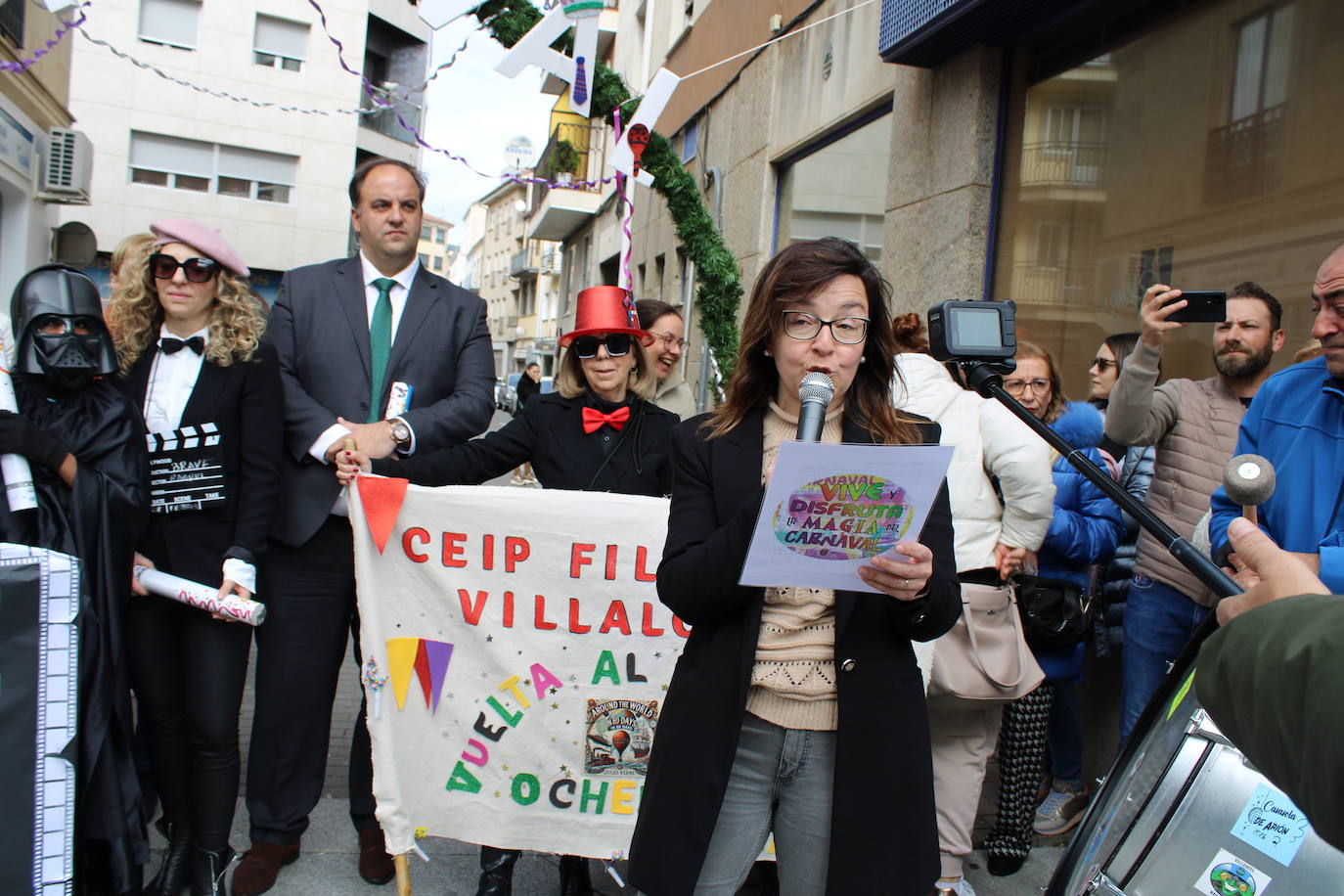 El desfile escolar hace vibrar a Guijuelo con una jornada llena de colorido y música