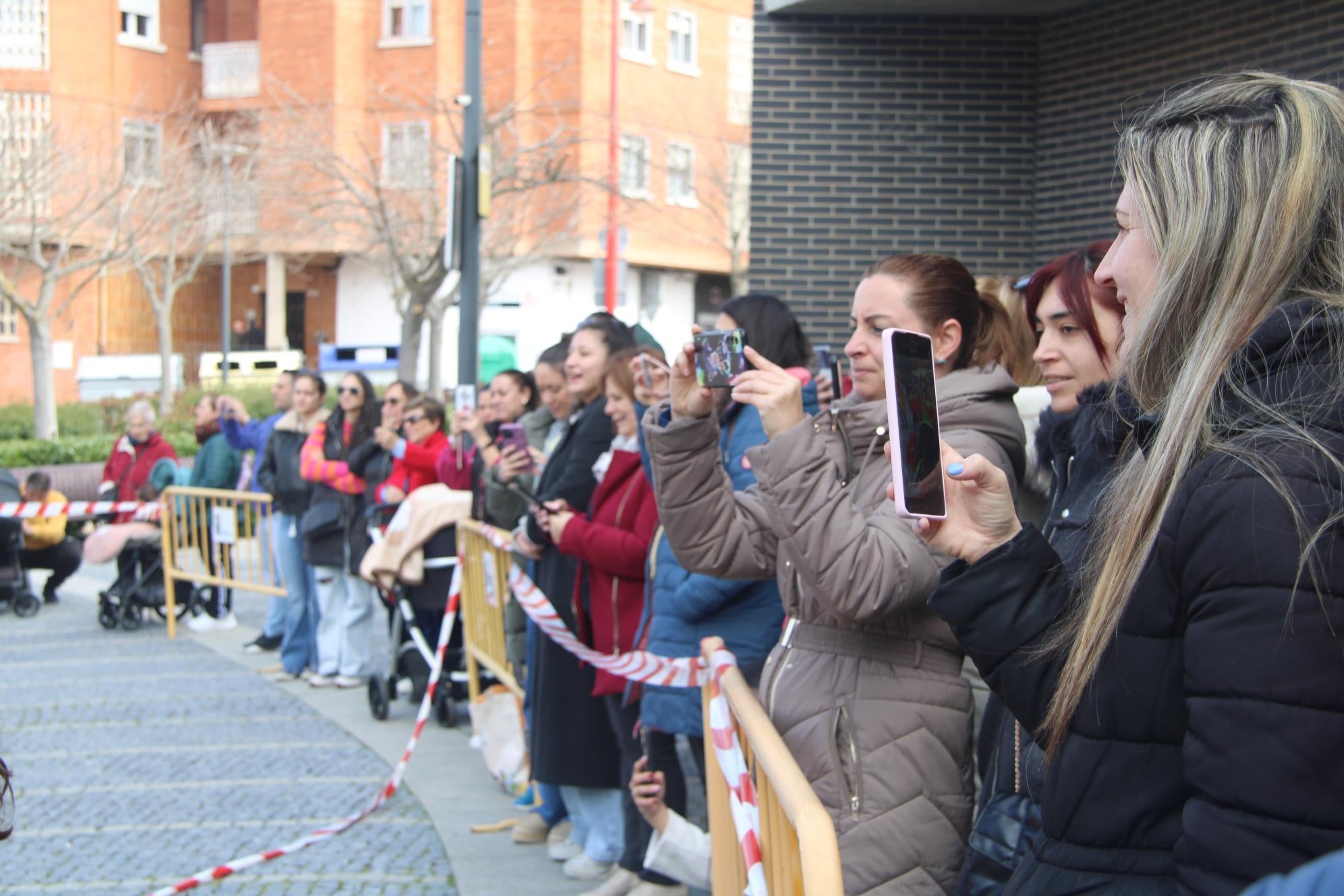 Colorido estreno infantil del carnaval en la plaza de España de Santa Marta de Tormes