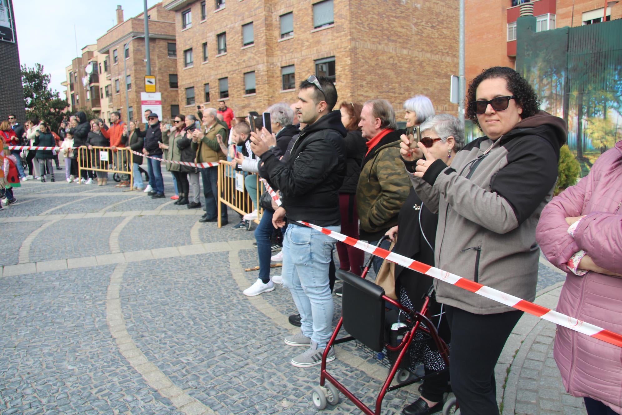 Colorido estreno infantil del carnaval en la plaza de España de Santa Marta de Tormes