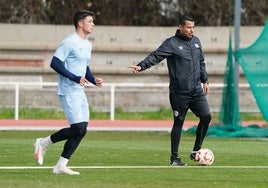 Rubén Cantero, junto a Rafa Dueñas en el entrenamiento de este jueves en Las Pistas.