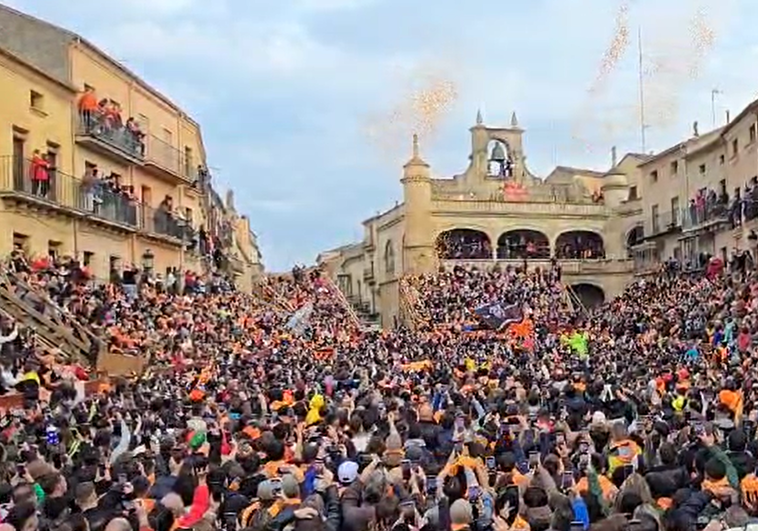 Así ha sido el apoteósico Campanazo para abrir el Carnaval del Toro 2025