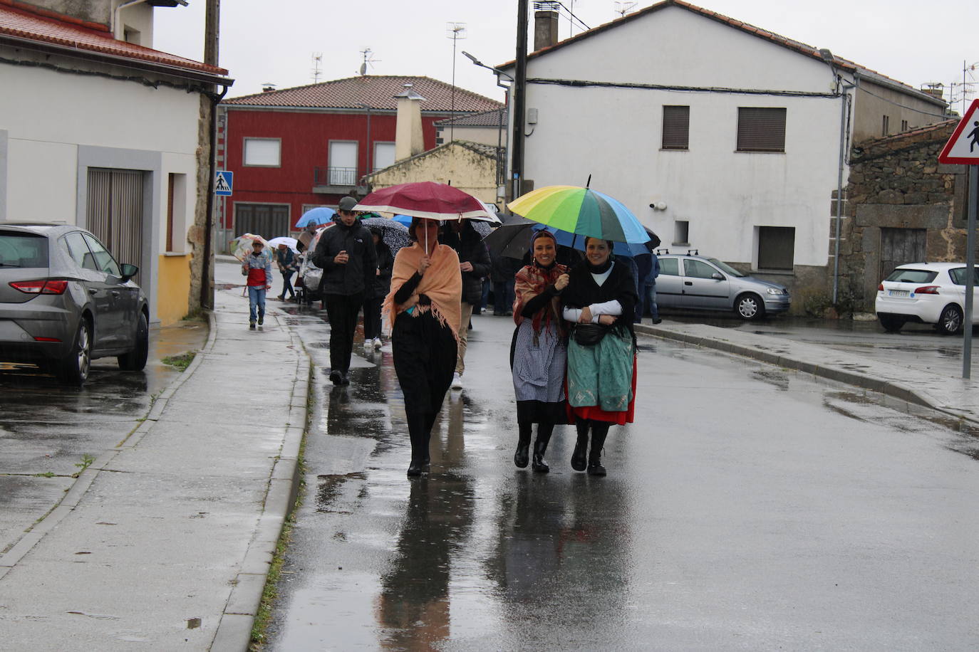 Peromingo disfruta de su fiesta matancera aún con lluvia