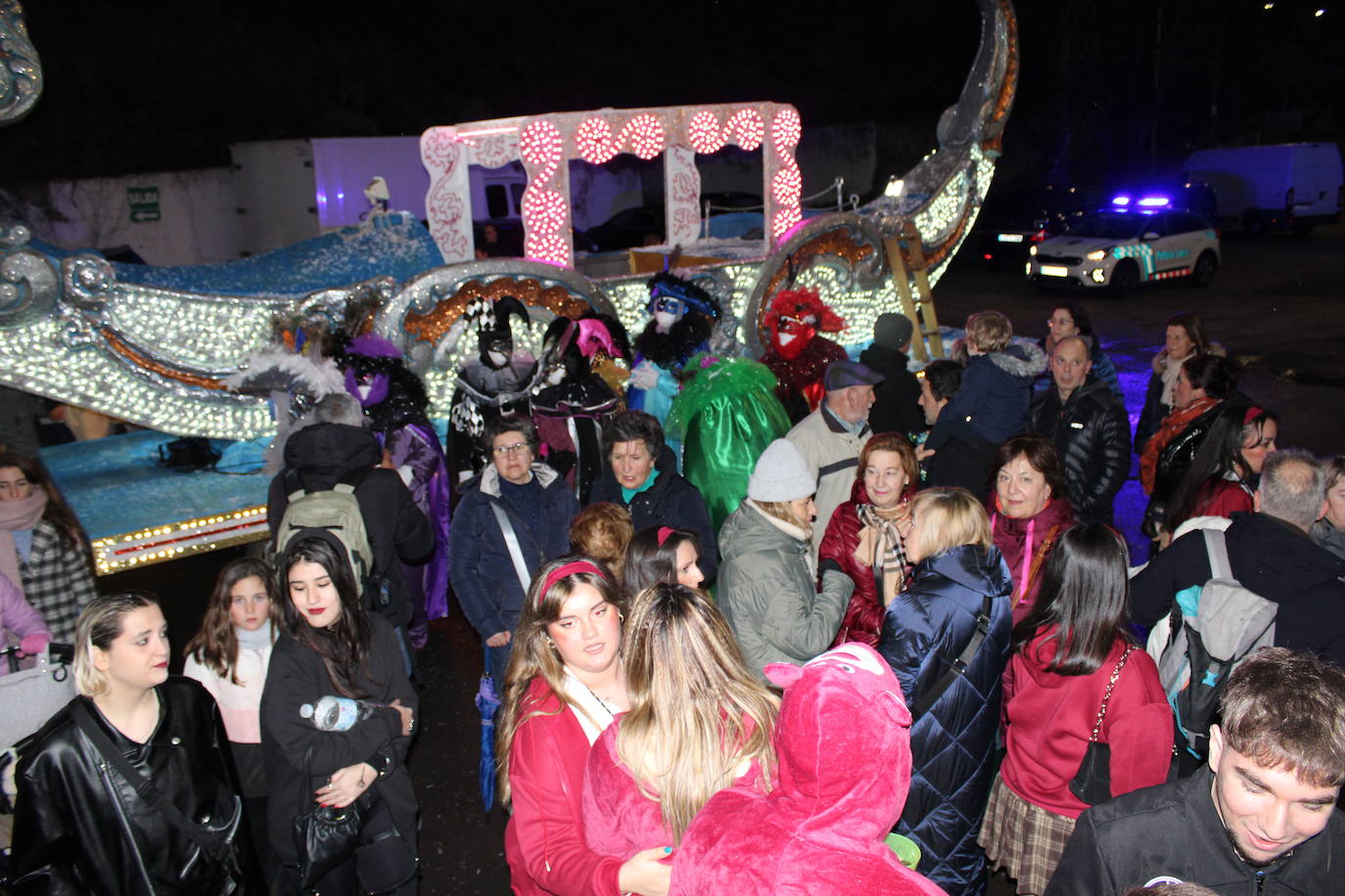 Multitudinaria fiesta de Carnaval en Béjar aún sin desfile por la lluvia