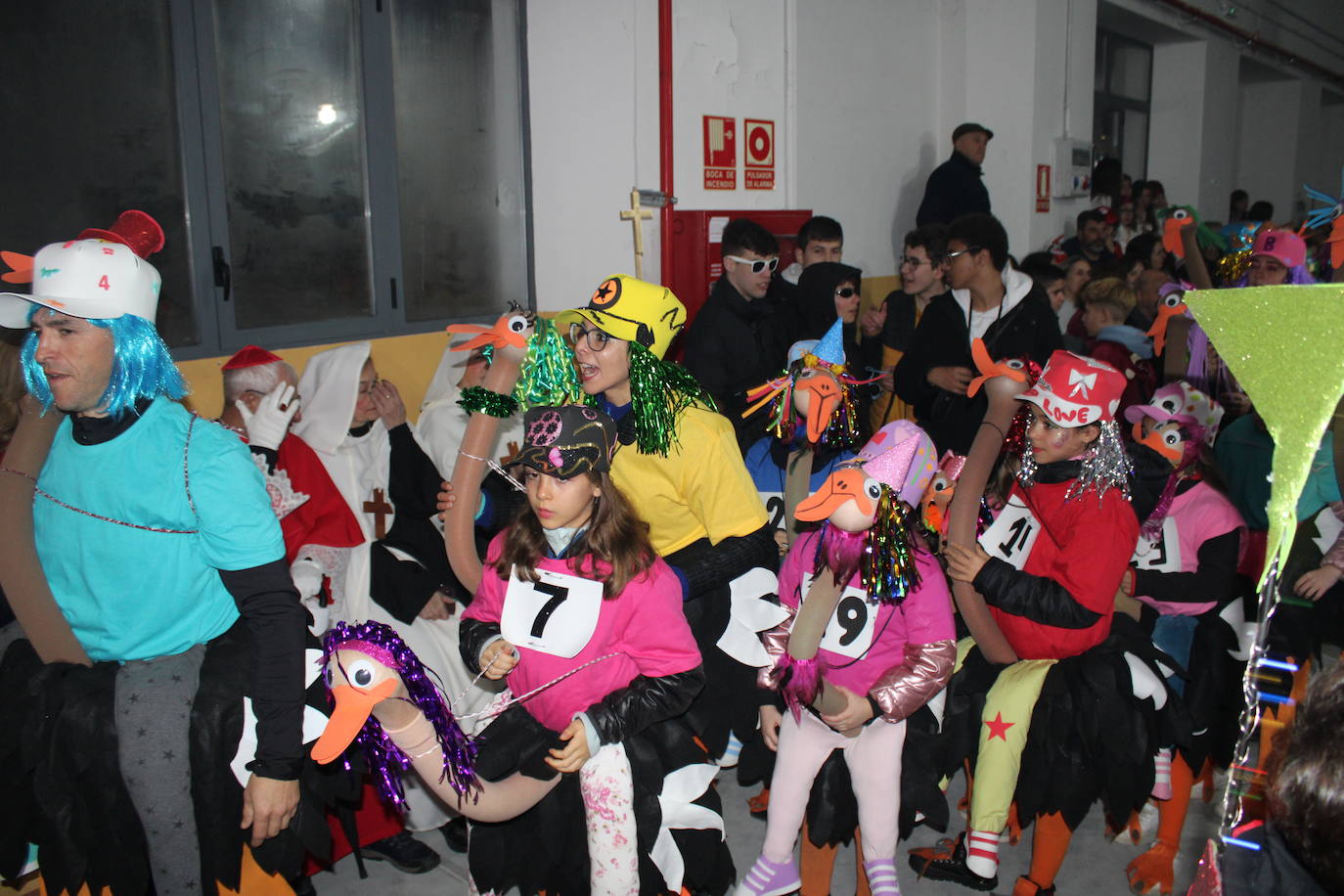 Multitudinaria fiesta de Carnaval en Béjar aún sin desfile por la lluvia