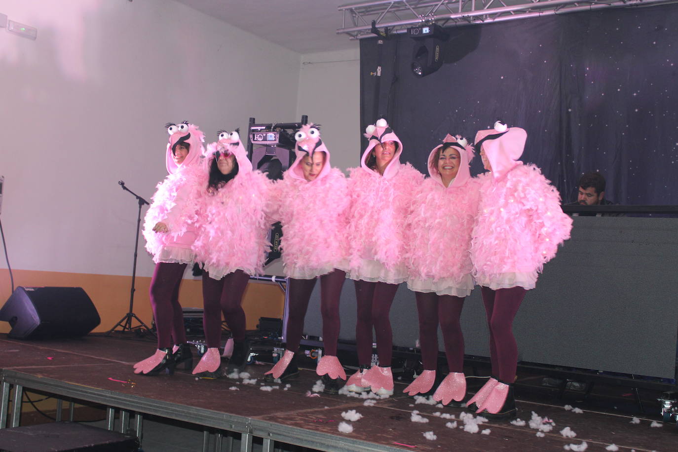 Multitudinaria fiesta de Carnaval en Béjar aún sin desfile por la lluvia