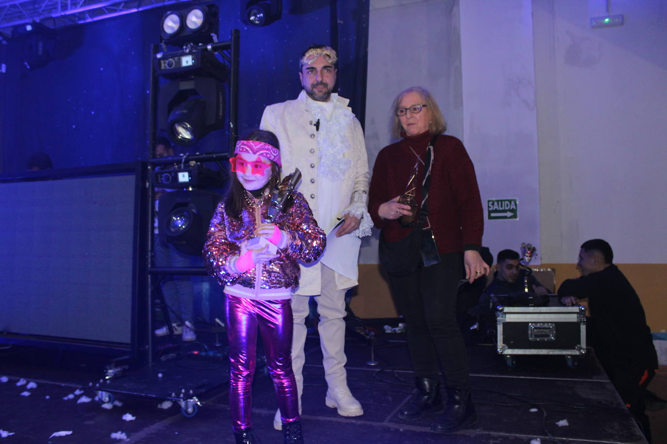 Multitudinaria fiesta de Carnaval en Béjar aún sin desfile por la lluvia