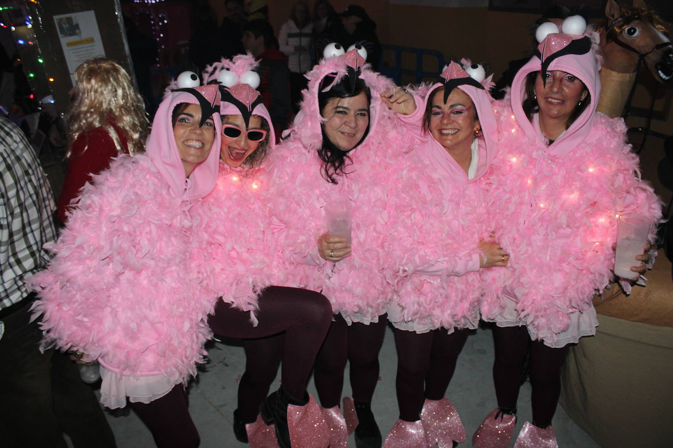 Multitudinaria fiesta de Carnaval en Béjar aún sin desfile por la lluvia