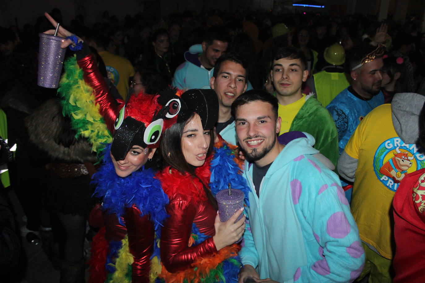 Multitudinaria fiesta de Carnaval en Béjar aún sin desfile por la lluvia