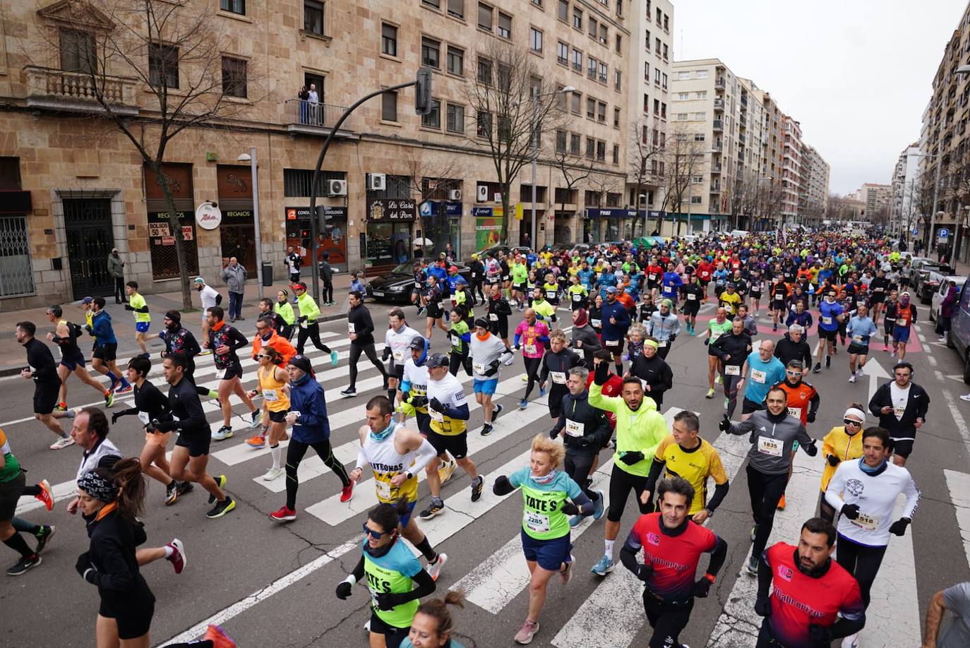 Todas las imágenes de cómo miles de salmantinos desafían al frío en la XIII Media Maratón