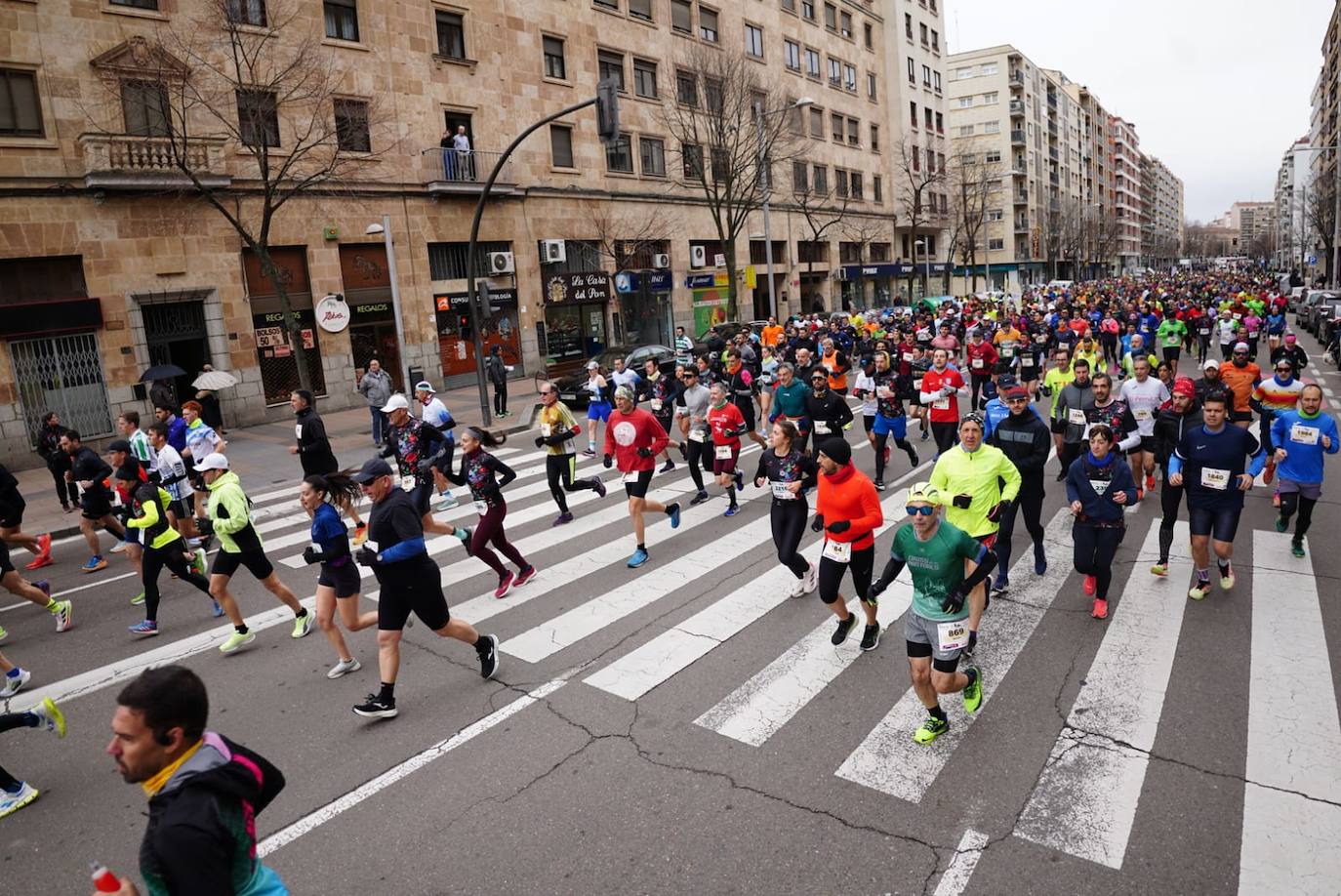 Todas las imágenes de cómo miles de salmantinos desafían al frío en la XIII Media Maratón