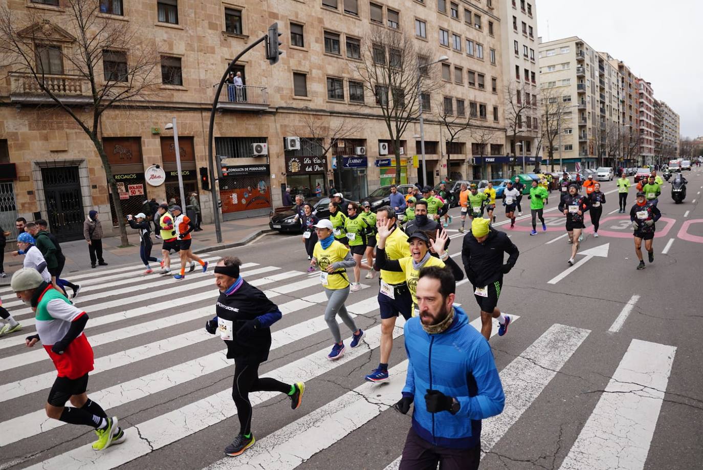 Todas las imágenes de cómo miles de salmantinos desafían al frío en la XIII Media Maratón