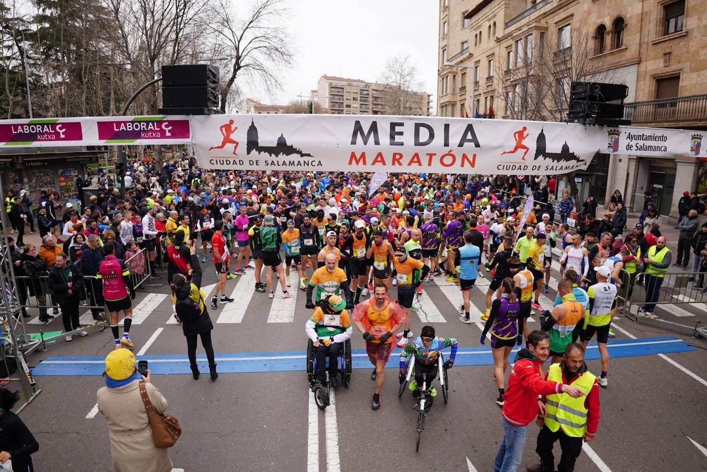 Todas las imágenes de cómo miles de salmantinos desafían al frío en la XIII Media Maratón