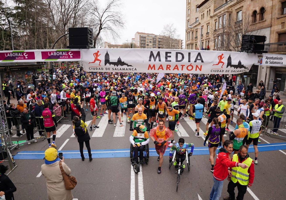 Todas las imágenes de cómo miles de salmantinos desafían al frío en la XIII Media Maratón