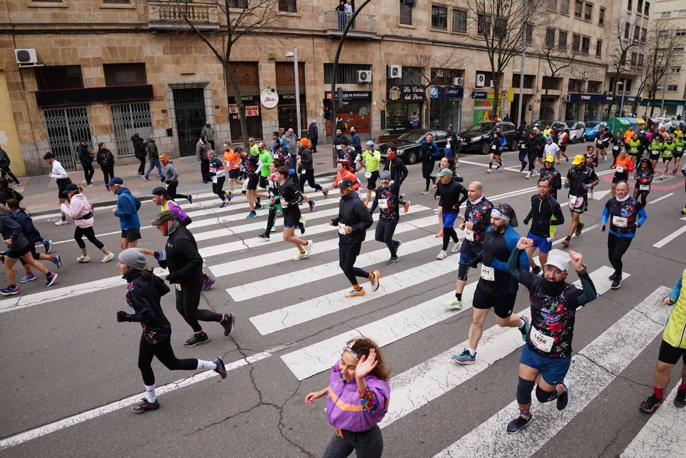 Todas las imágenes de cómo miles de salmantinos desafían al frío en la XIII Media Maratón