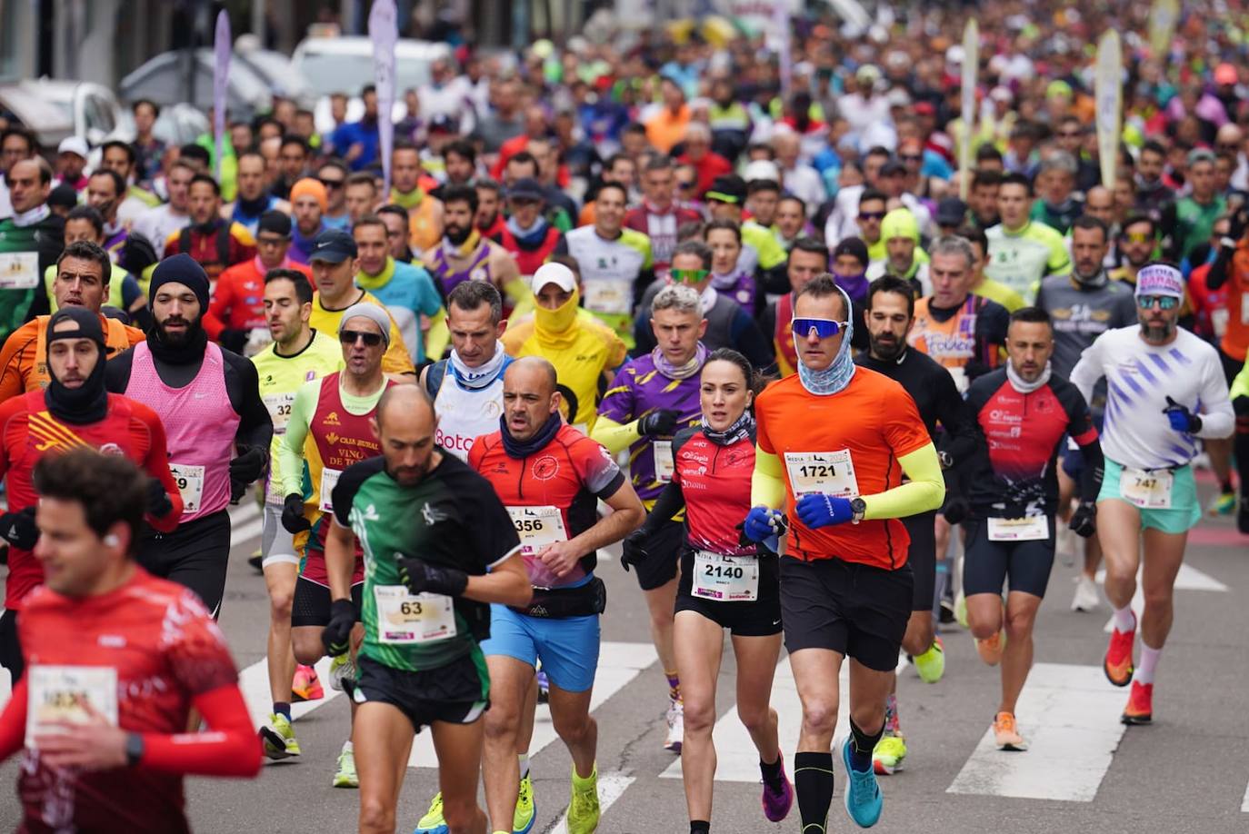 Todas las imágenes de cómo miles de salmantinos desafían al frío en la XIII Media Maratón