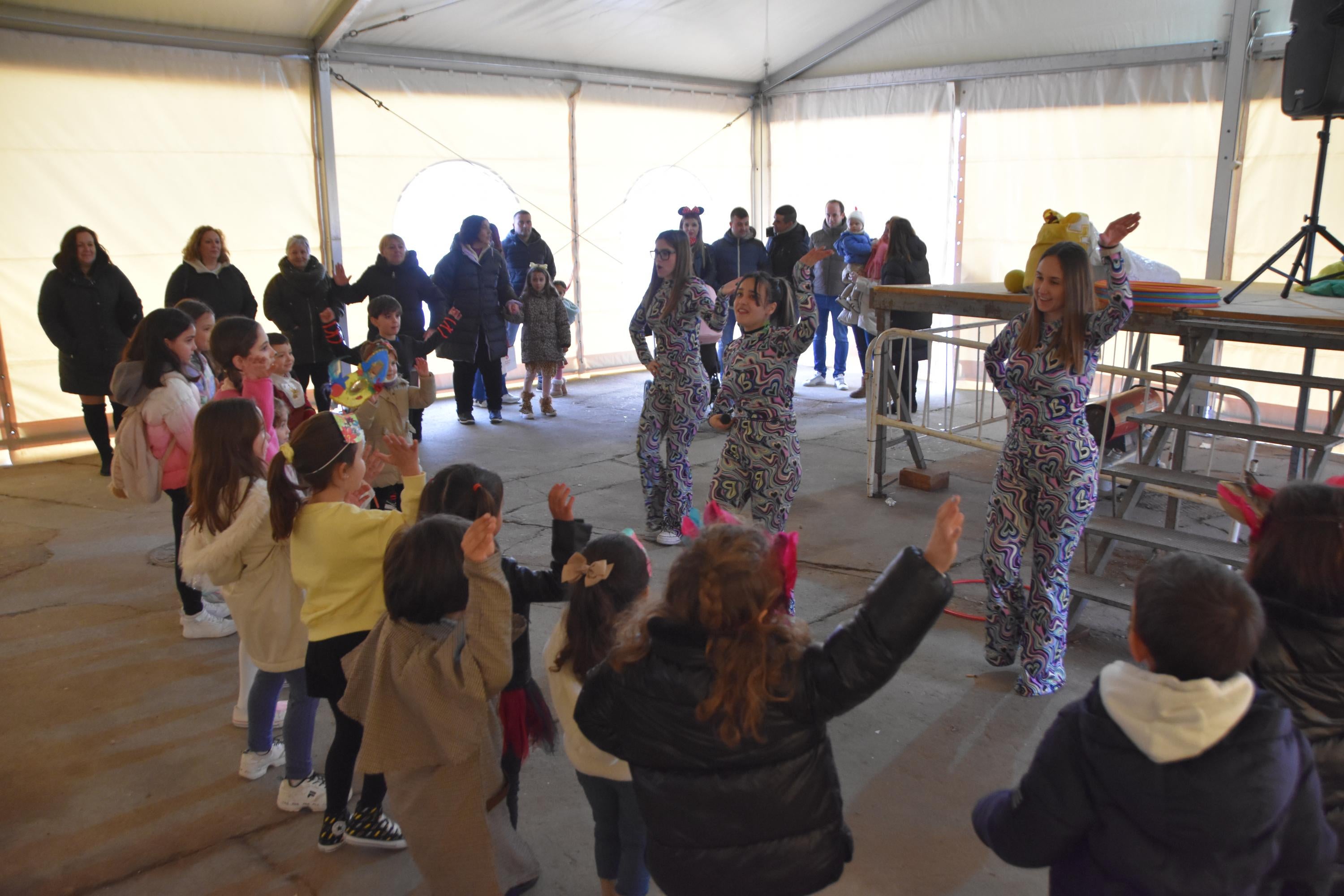 Juegos, música y disfraces en el carnaval de Matilla