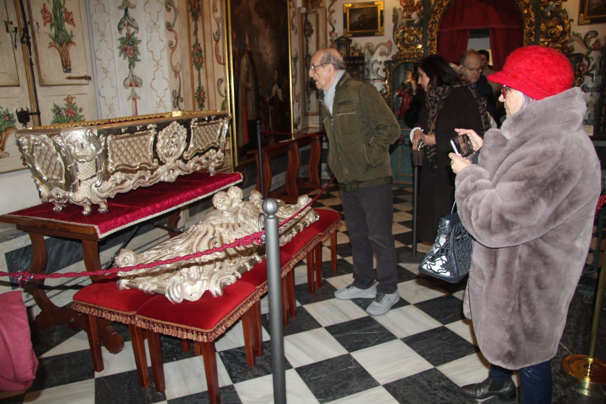 La urna de plata de Santa Teresa, de Alba de Tormes a Toledo para una limpieza profunda