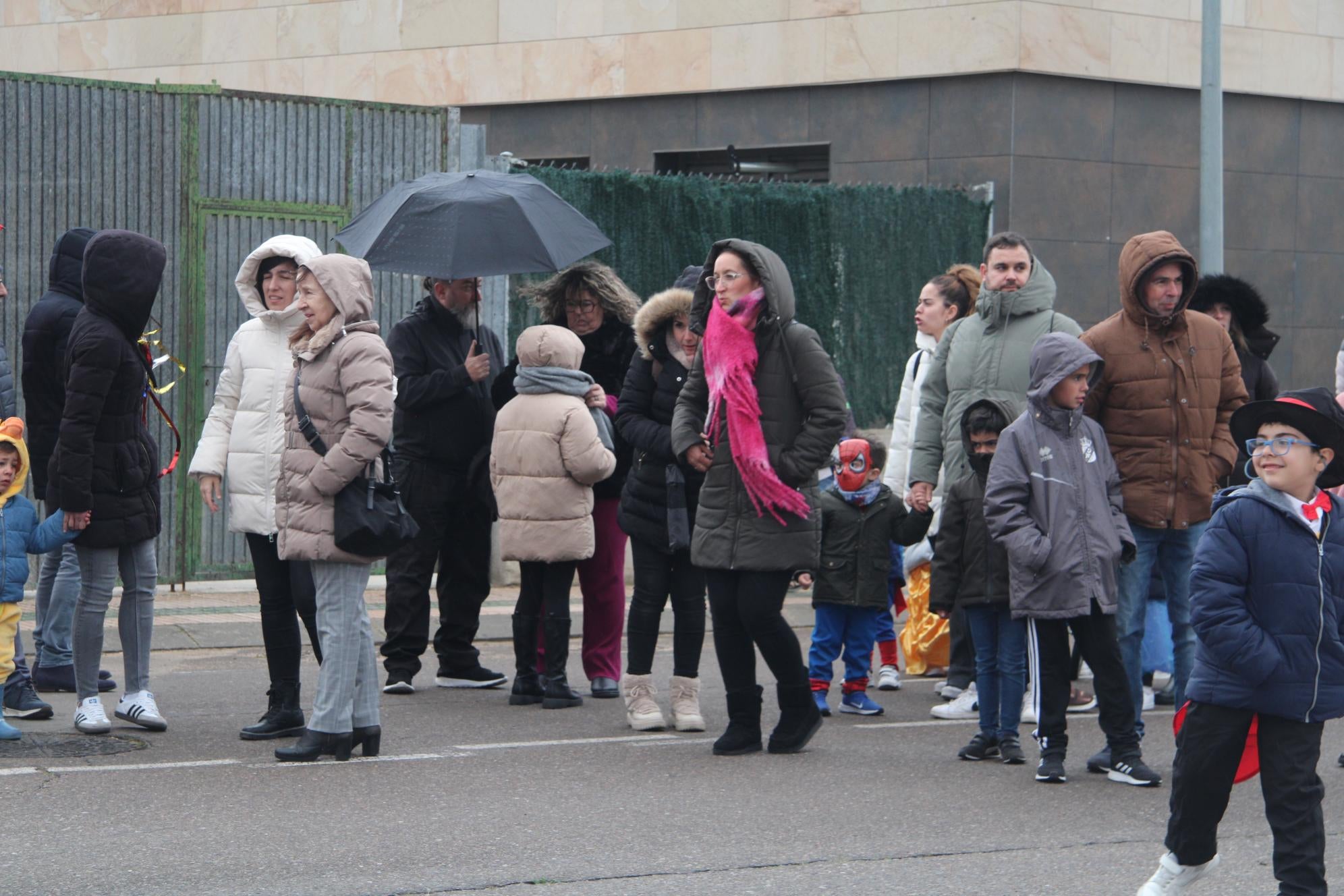 La fiesta familiar llega a las calles y el multiusos en Villares de la Reina