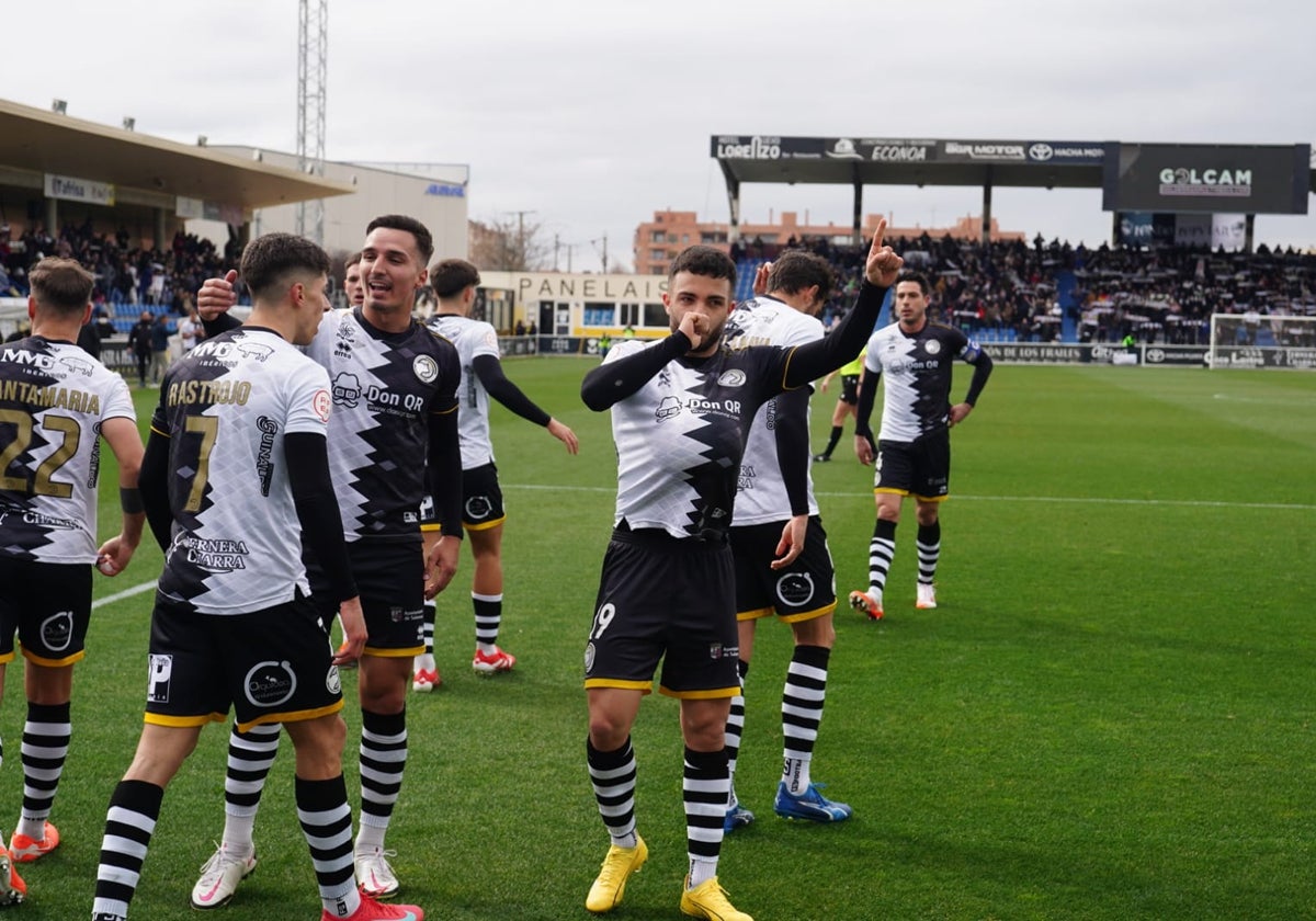 Jonny Arriba celebra su gol, el segundo de Unionistas frente al Andorra.