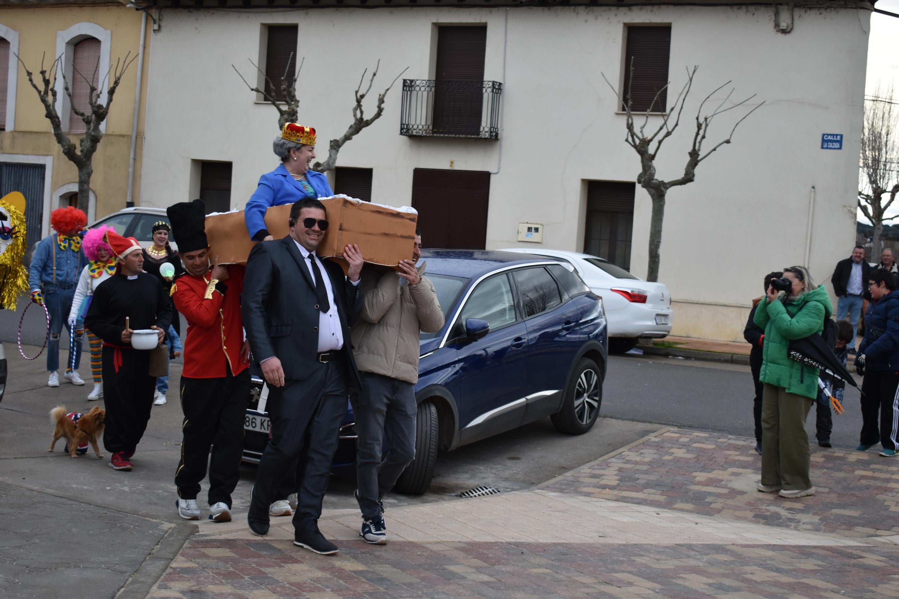 El cortejo fúnebre de la reina Isabel II o Jesucristo, presentes en el concurso de disfraces de Matilla de los Caños del Río