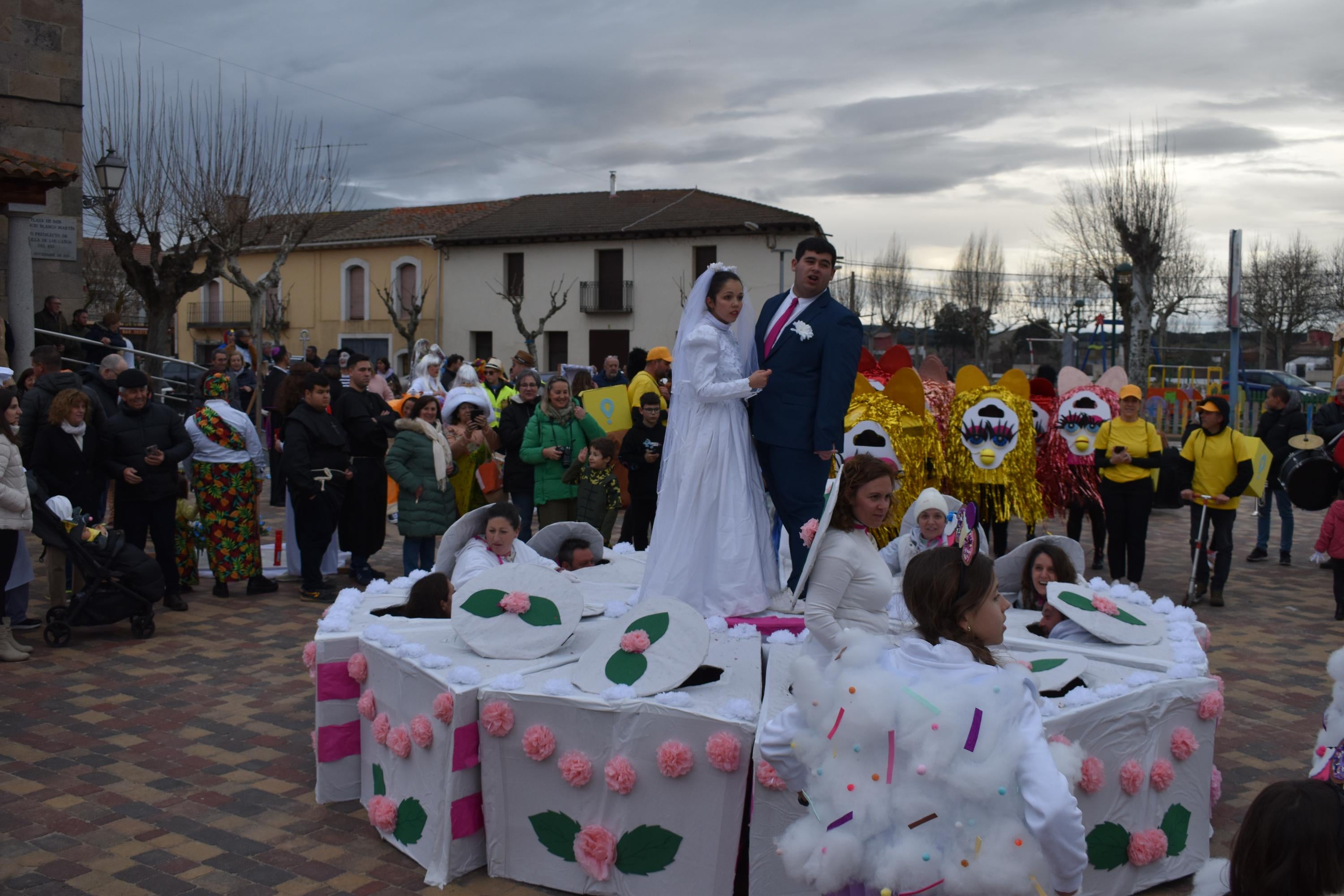 El cortejo fúnebre de la reina Isabel II o Jesucristo, presentes en el concurso de disfraces de Matilla de los Caños del Río