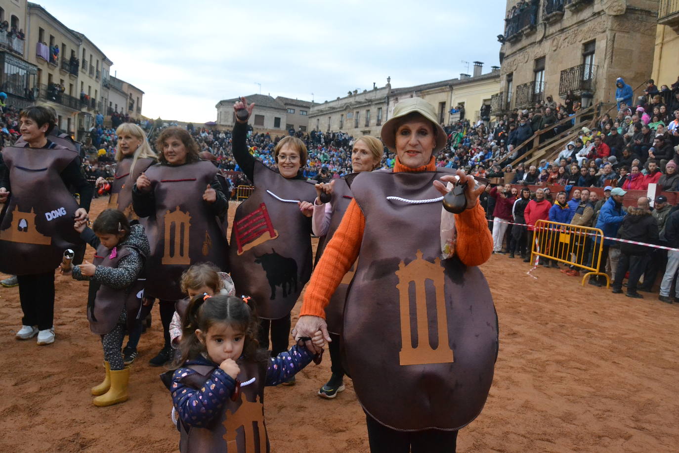 Una imponente charra conquista el Carnaval del Toro