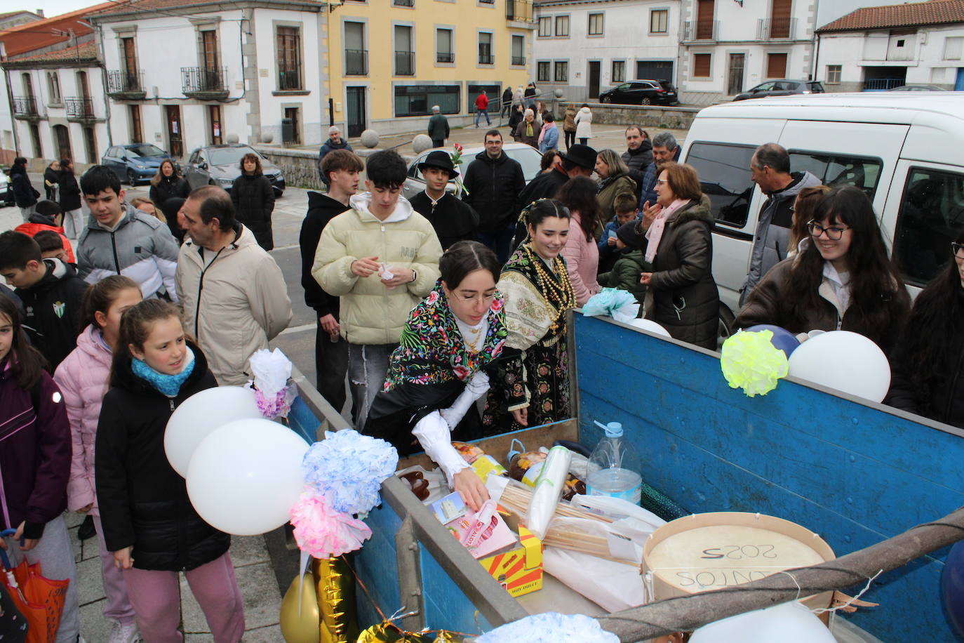Los quintos de Los Santos no faltan a su cita festiva