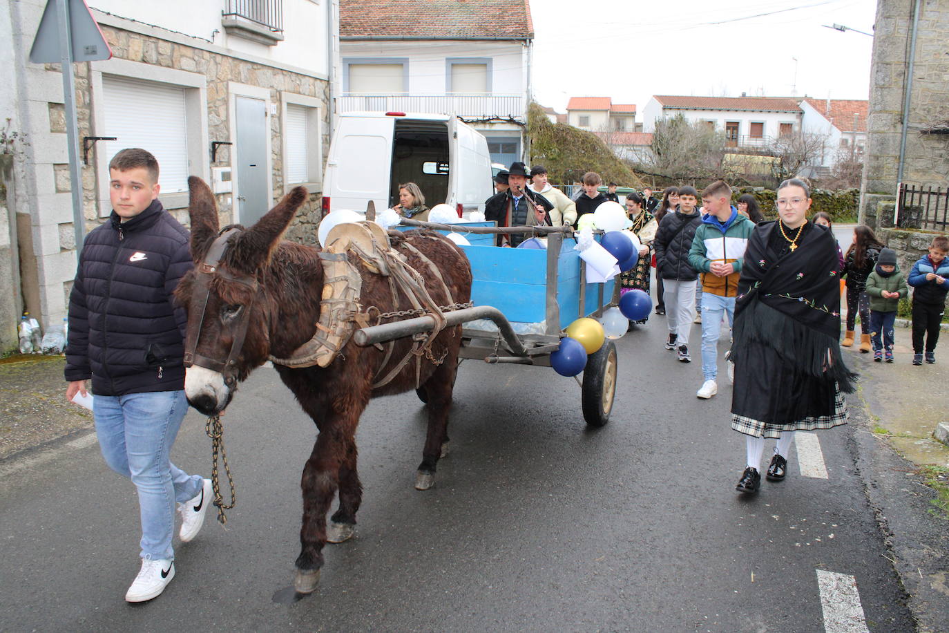 Los quintos de Los Santos no faltan a su cita festiva
