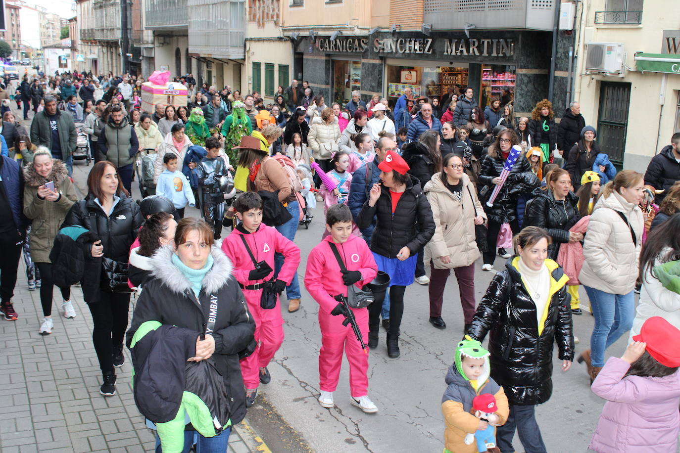 Guijuelo disfruta de su pasacalles con ritmo y sin lluvia
