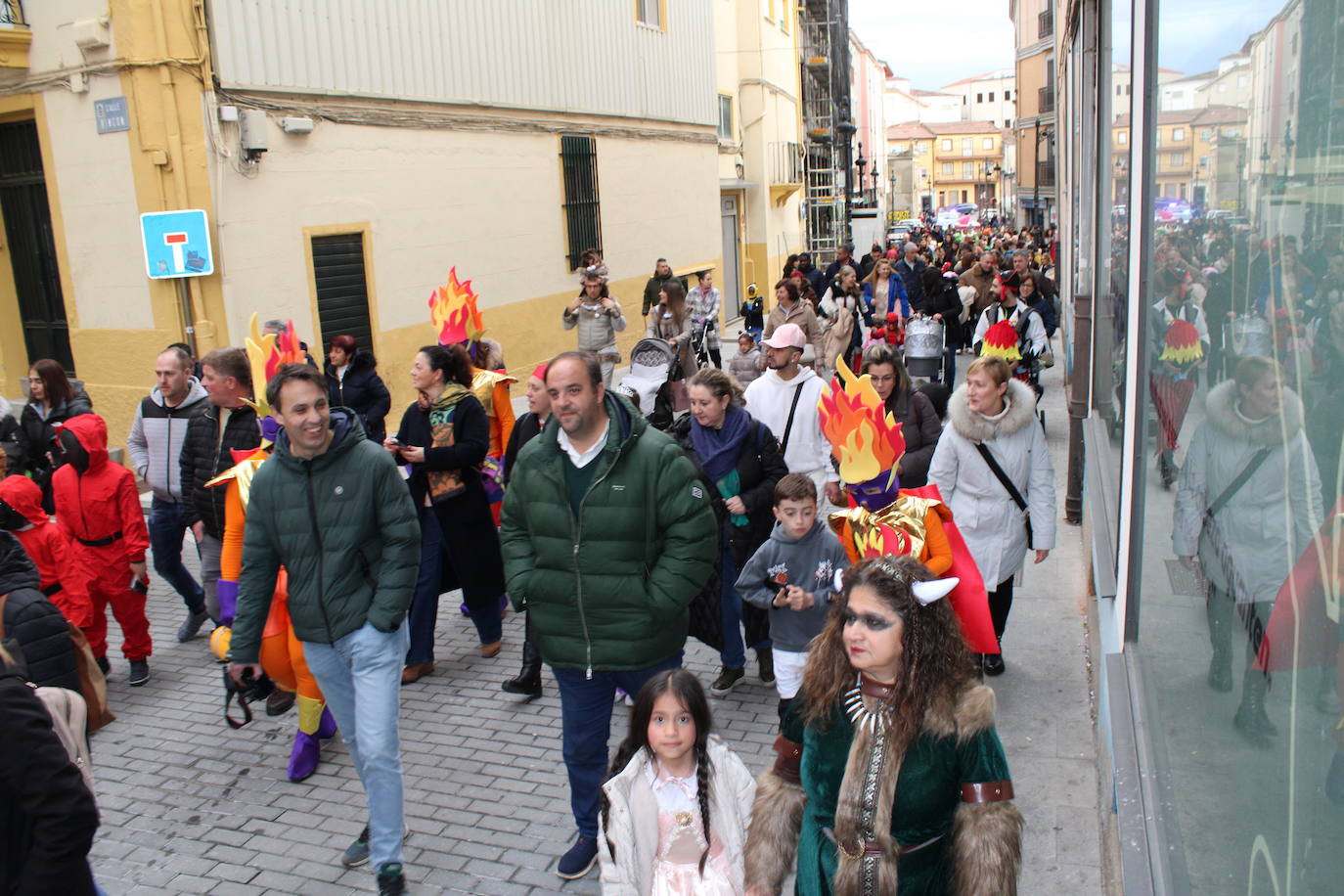 Guijuelo disfruta de su pasacalles con ritmo y sin lluvia
